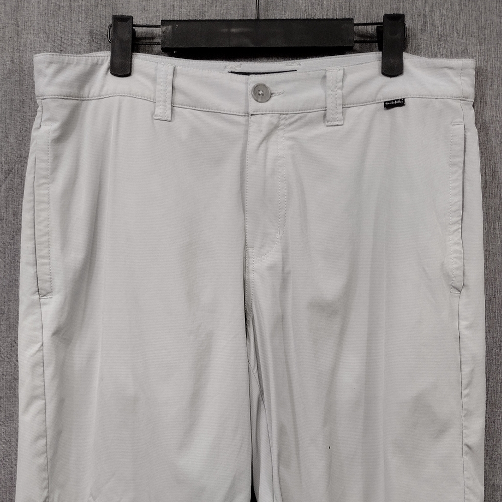 Travis Mathew Golf Shorts Mens 33 Gray Outdoor Sporty Casual Comfy - Picture 2 of 8